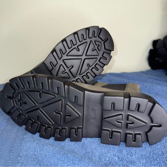 TOMS NWTWomen's Rowan Lug Pull-On Boot Water Resistant Olive Green Leather Sz 9 - Picture 12 of 13